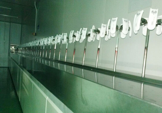 Installation de revêtement de salle blanche pour composants aérospatiaux et aéronautiques essentiels certifiée en milieu contrôlé ISO