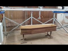 Système de finition pour produits funéraires en bois